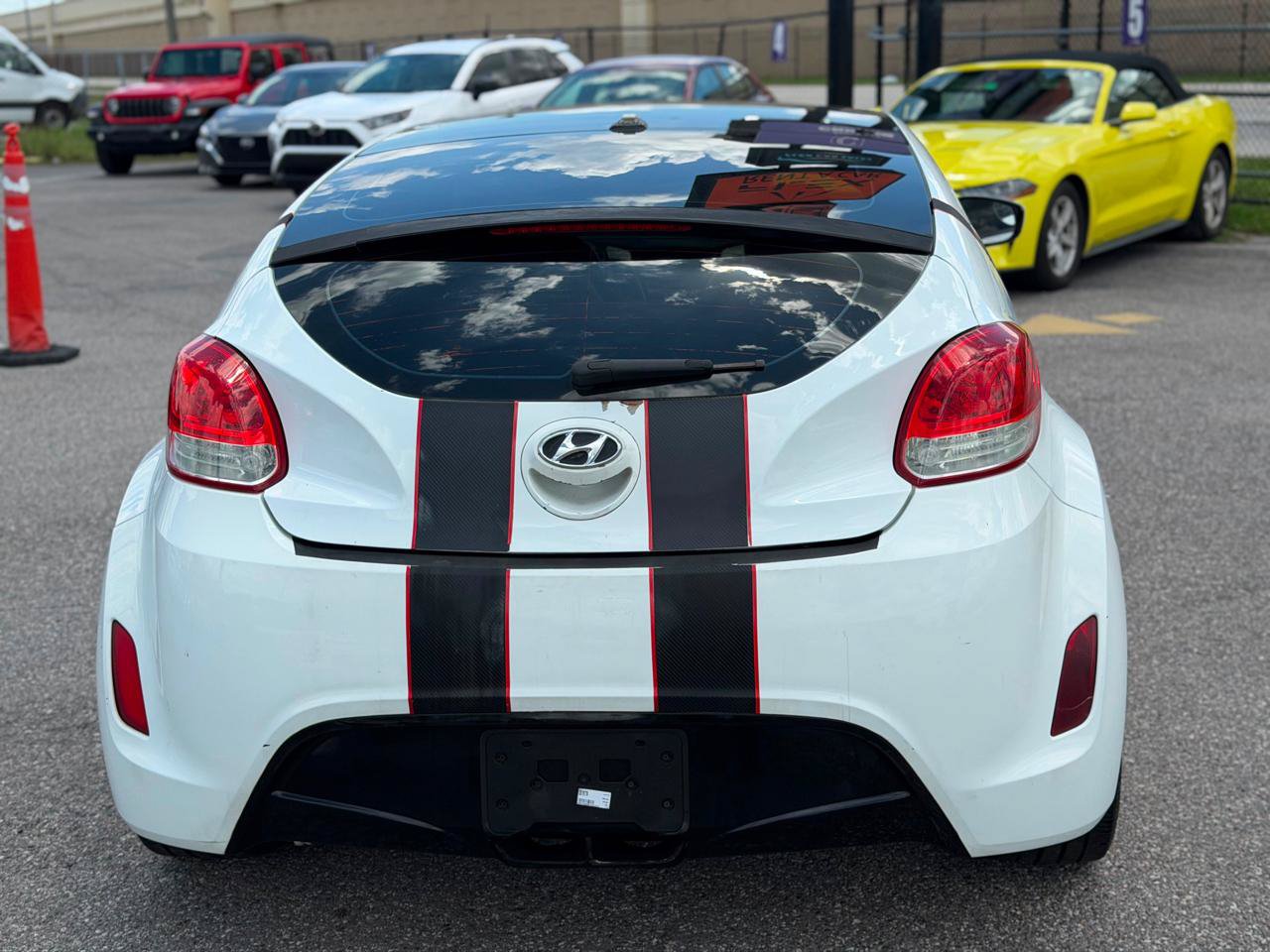 Used 2012 Hyundai Veloster w/ Style Pkg FWD image 5