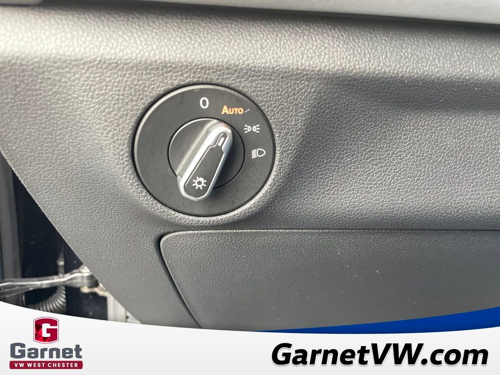 Certified 2025 Volkswagen Jetta SE image 37