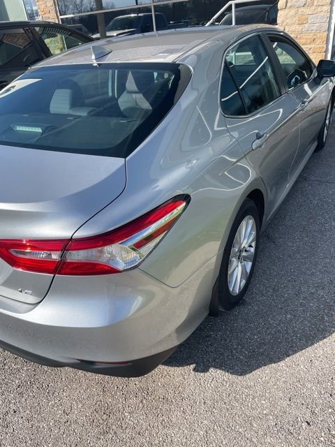 Used 2020 Toyota Camry LE image 3