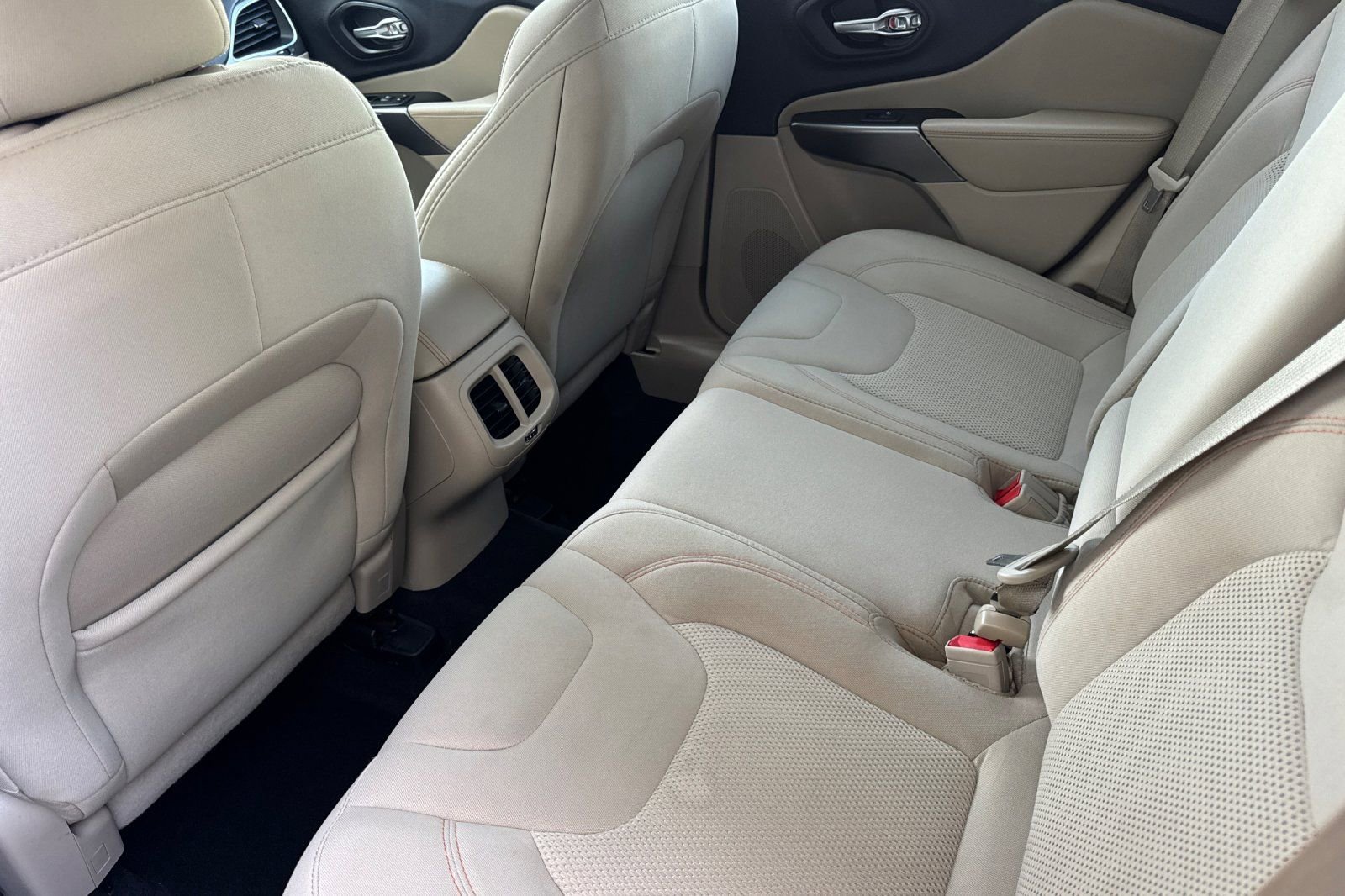 Used 2020 Jeep Cherokee Latitude AWD/4WD image 15