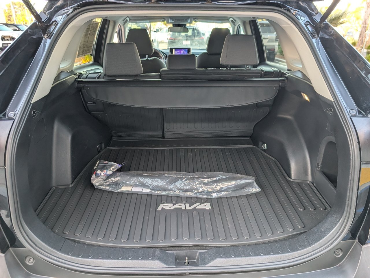 Used 2024 Toyota RAV4 XLE AWD/4WD image 9