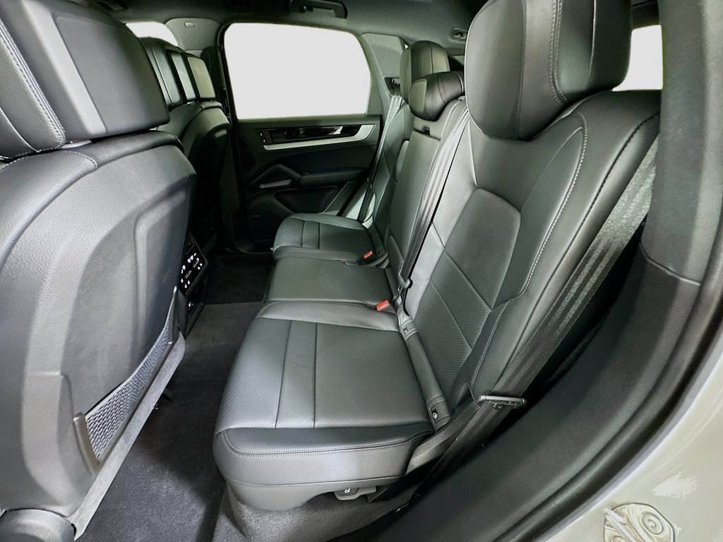 Certified 2025 Porsche Cayenne AWD/4WD image 24