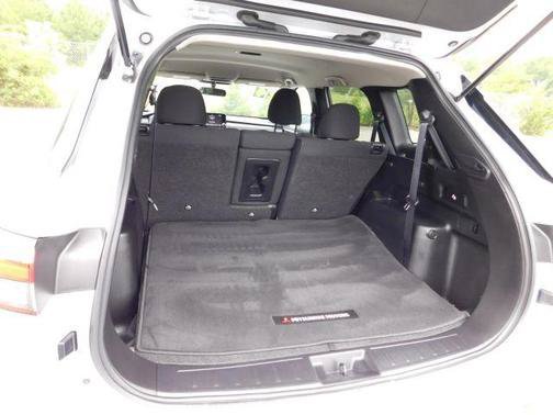 Used 2024 Mitsubishi Outlander ES AWD/4WD image 8
