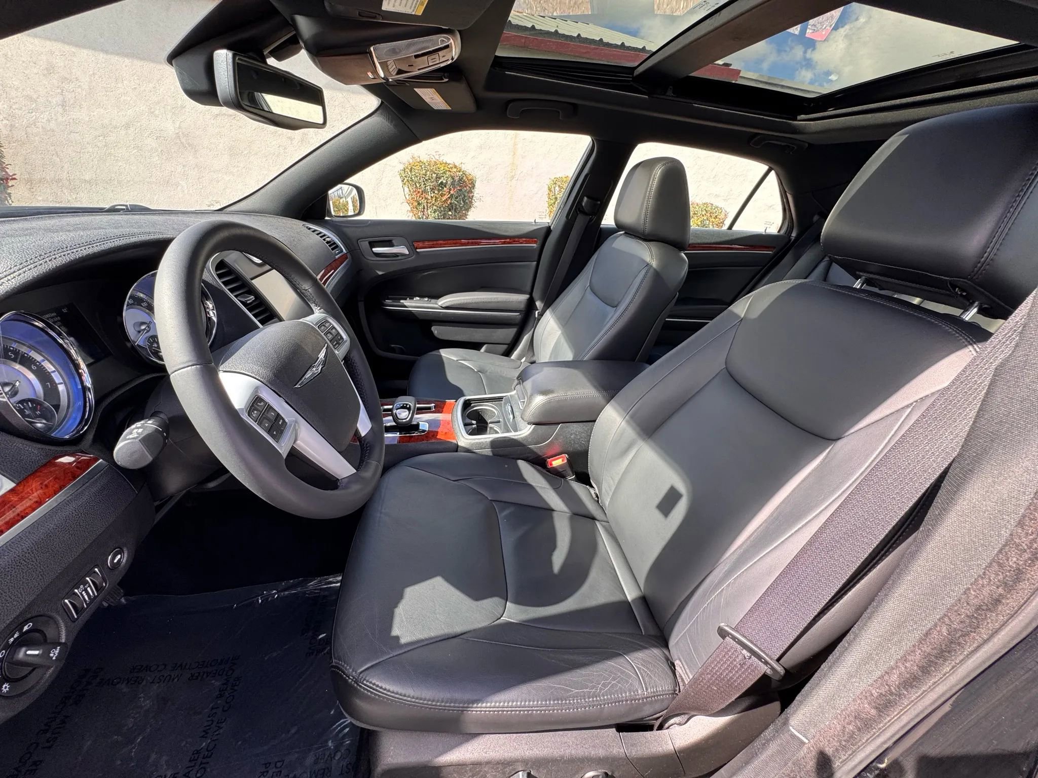 Used 2014 Chrysler 300 w/ Driver Convenience Group image 11