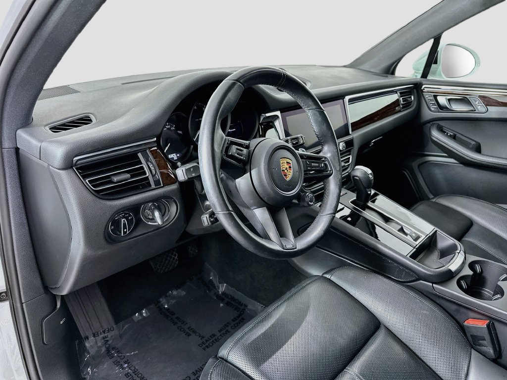 Certified 2024 Porsche Macan AWD/4WD image 4