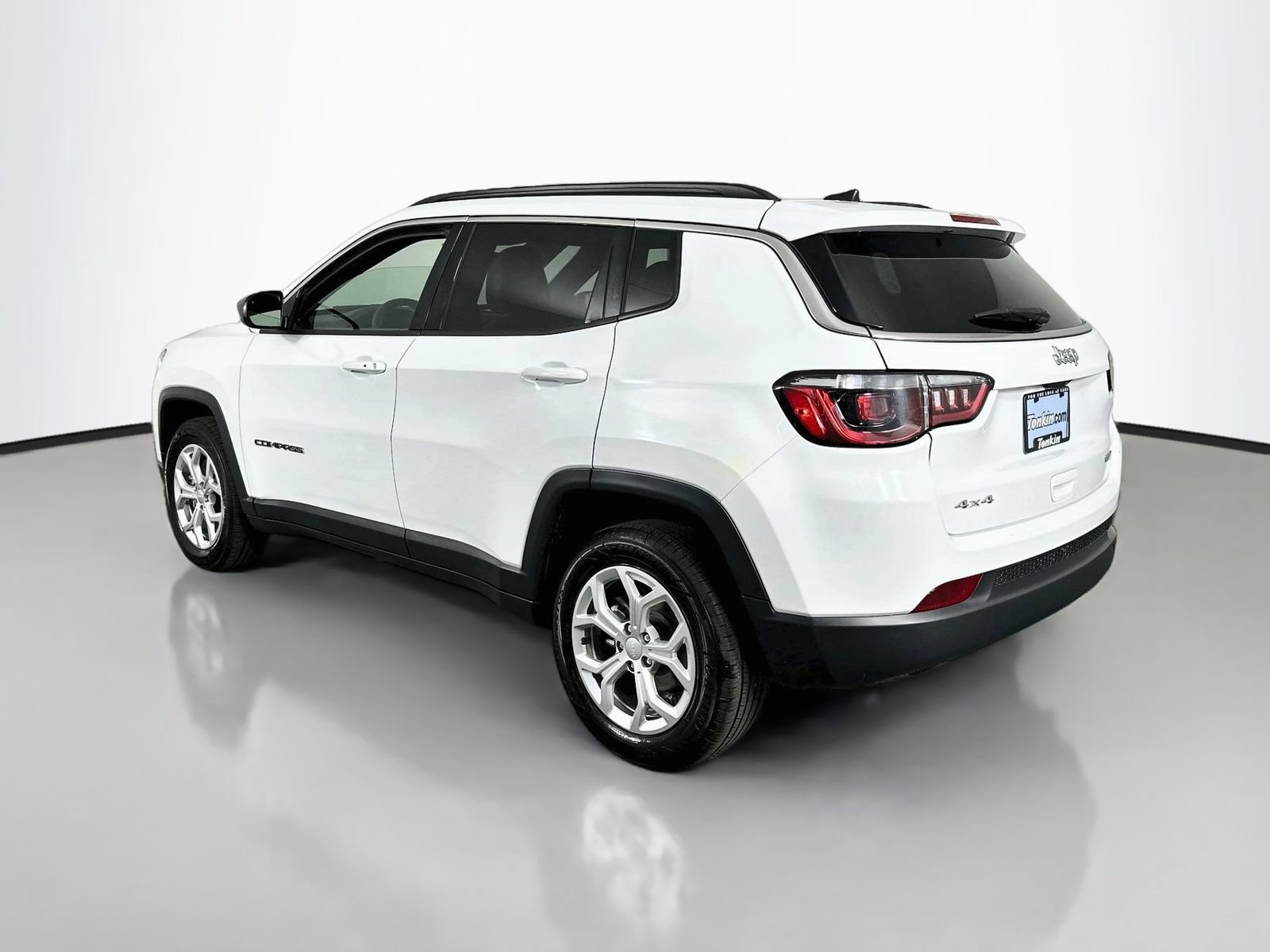 Used 2024 Jeep Compass Latitude AWD/4WD image 6