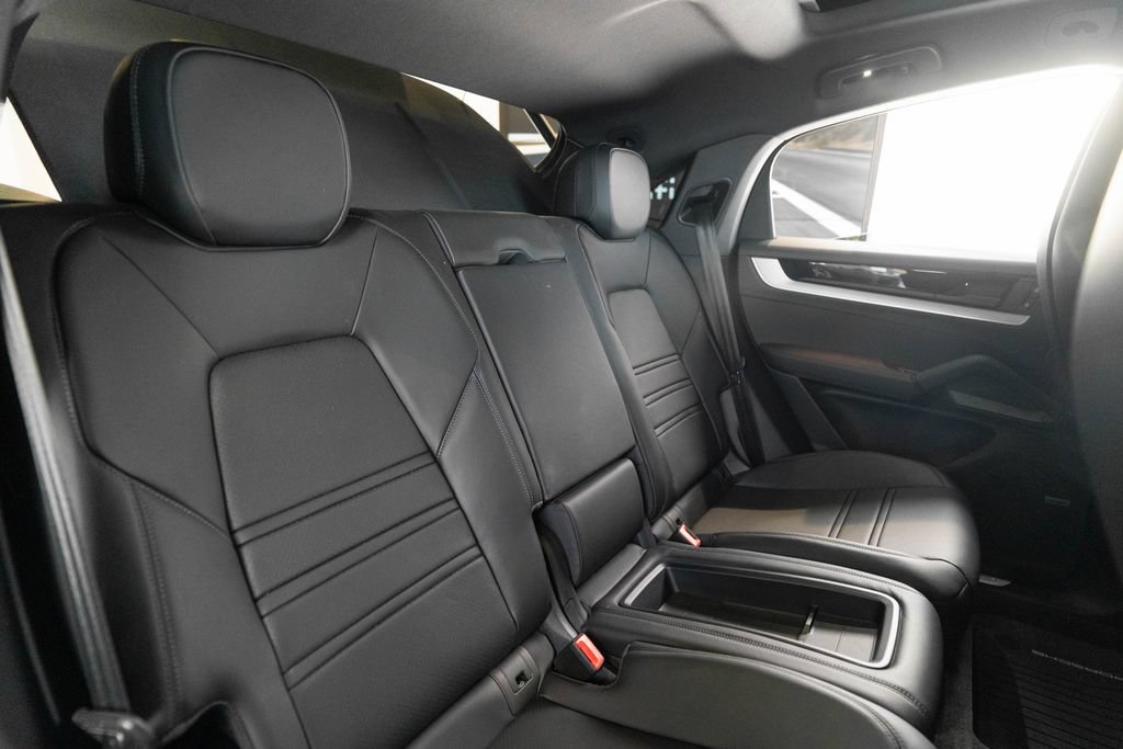 New 2026 Porsche Cayenne Coupe AWD/4WD image 40