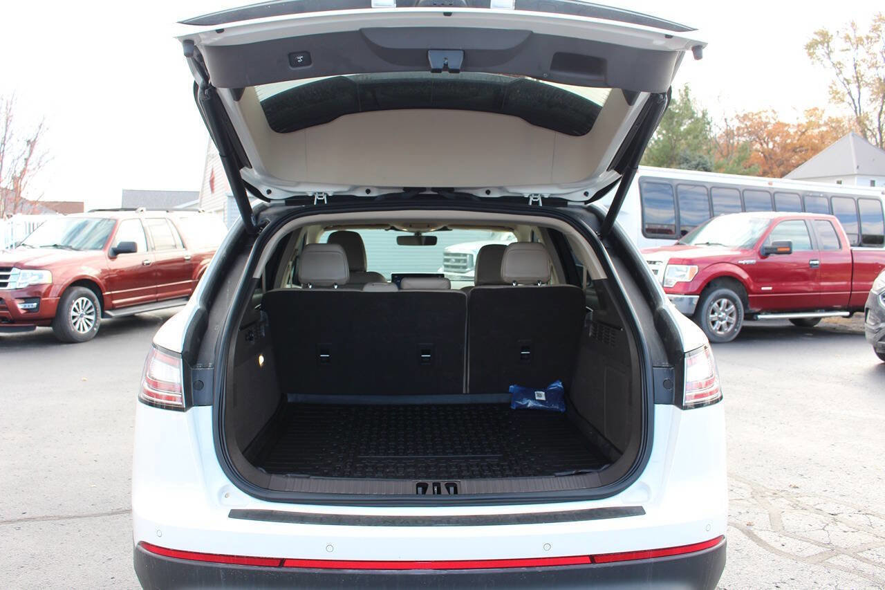 Used 2022 Lincoln Nautilus Reserve w/ Luxury Package image 6