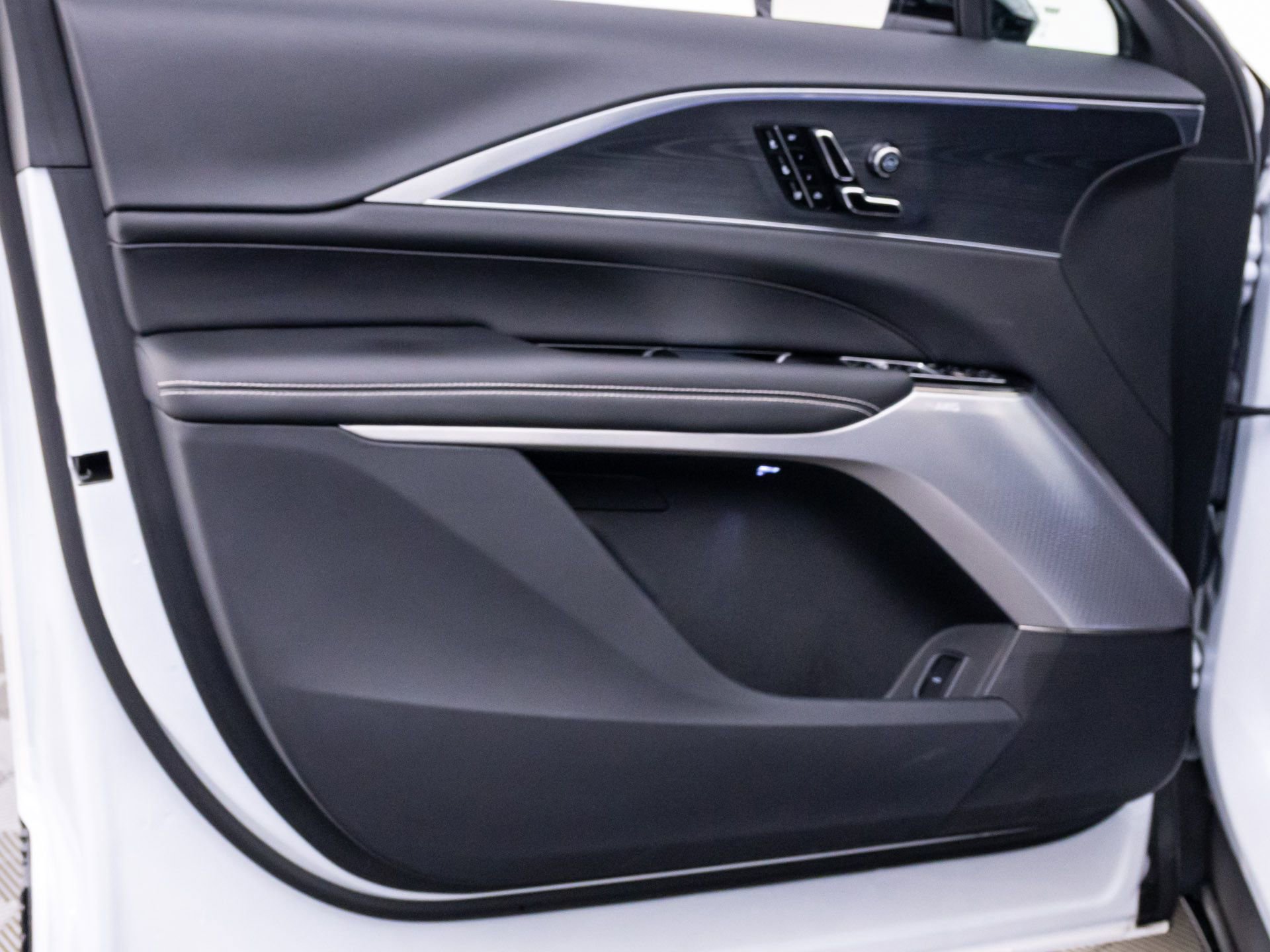 Certified 2025 Cadillac Lyriq Luxury w/ LPO, Floor Liner Package image 15