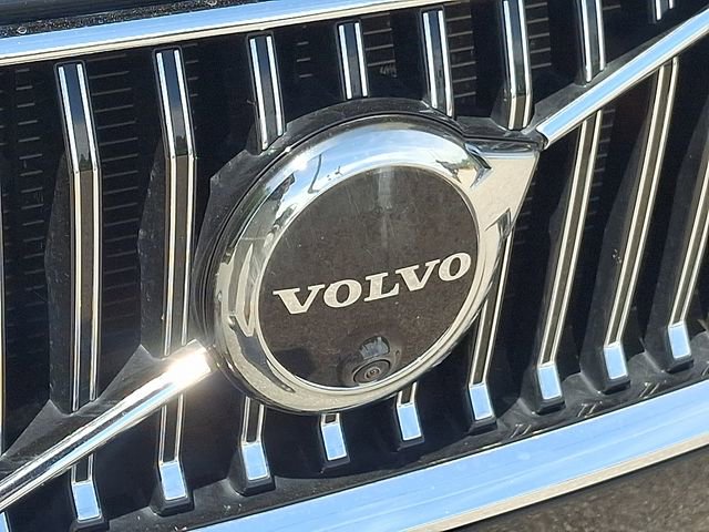 Used 2023 Volvo XC60 B5 Plus image 34