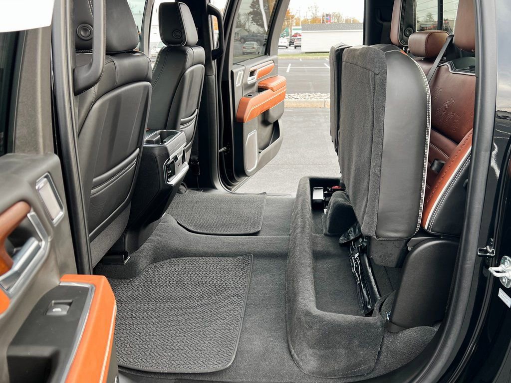 Used 2025 GMC Sierra 3500 Denali Ultimate image 22