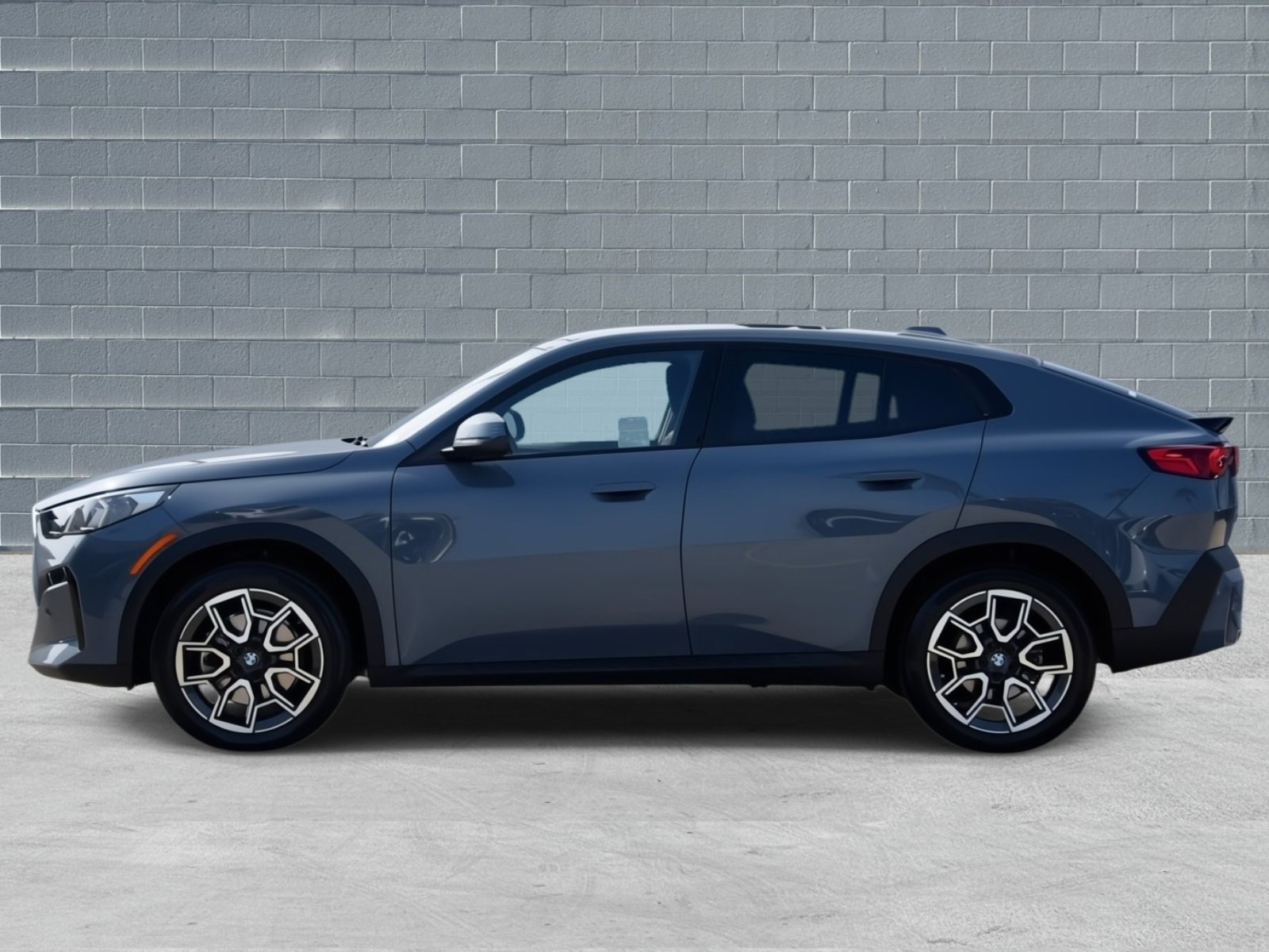 Used 2025 BMW X2 xDrive28i image 4