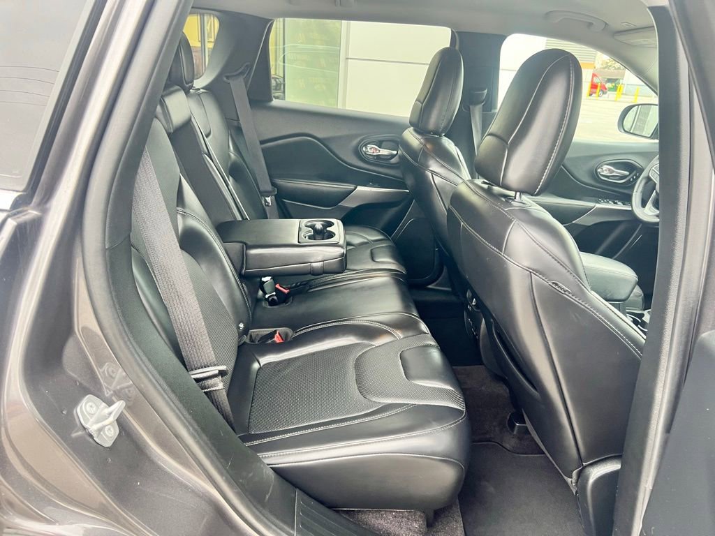 Used 2019 Jeep Cherokee Limited image 27