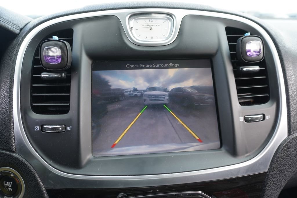 Used 2016 Chrysler 300 Limited image 9