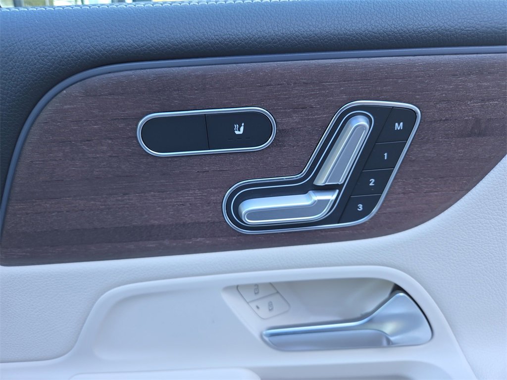 Certified 2023 Mercedes-Benz EQB 300 4MATIC image 17