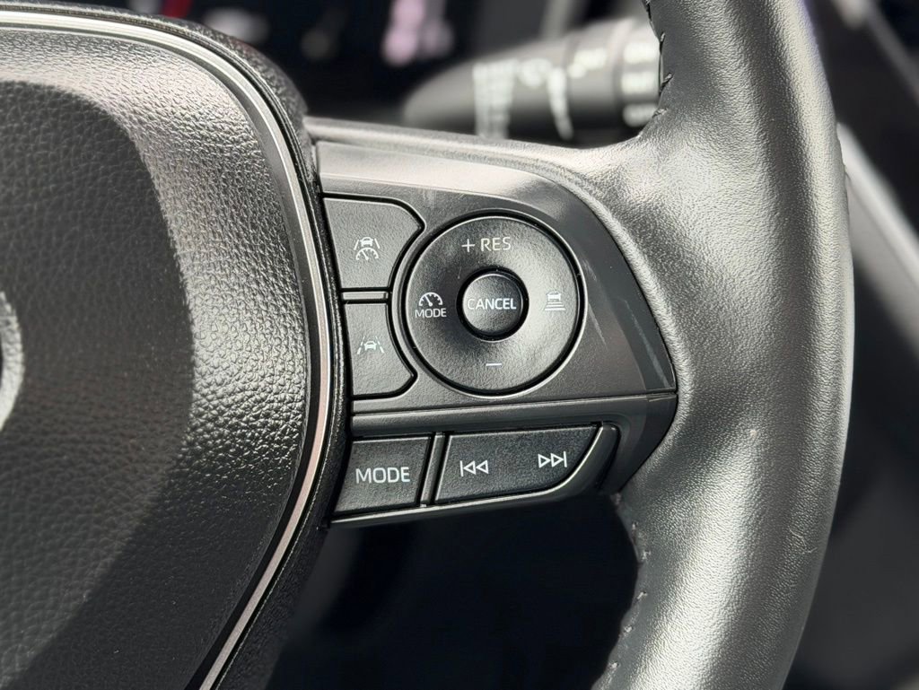 Used 2025 Toyota Corolla Cross XLE AWD/4WD image 14