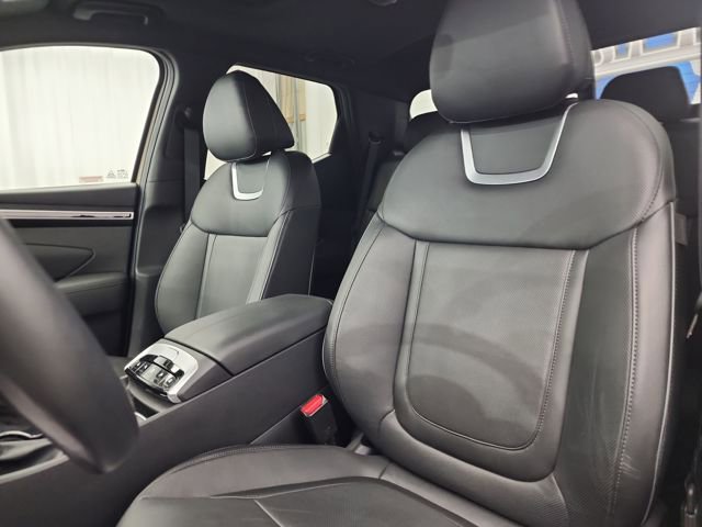 Used 2023 Hyundai Santa Cruz Limited image 32