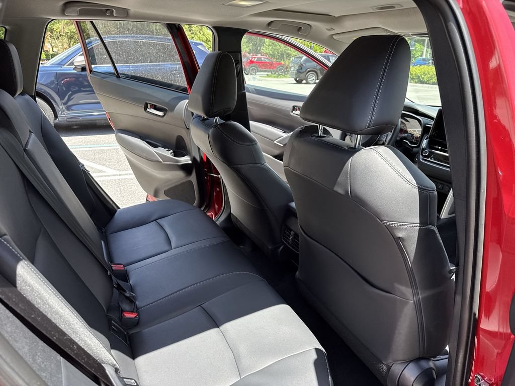 Used 2023 Toyota Corolla Cross XLE w/ Convenience Package FWD image 33