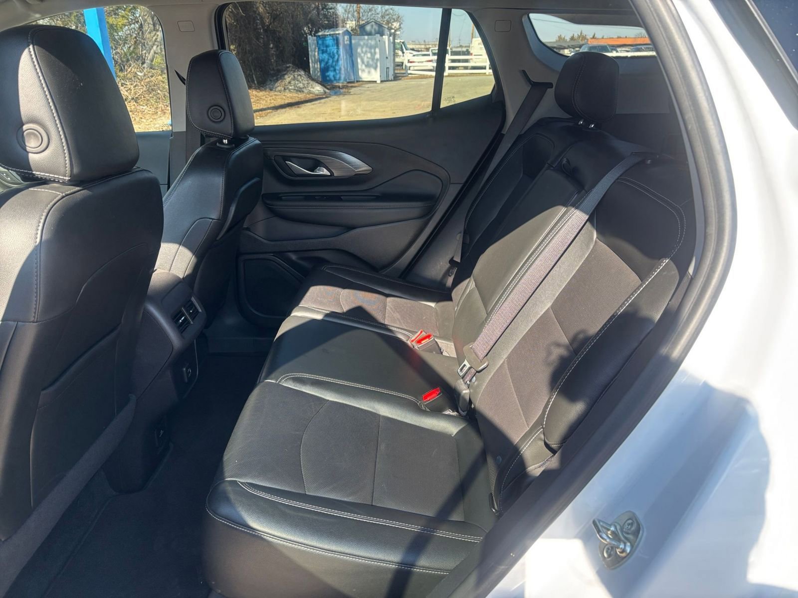 Used 2024 GMC Terrain SLT image 28