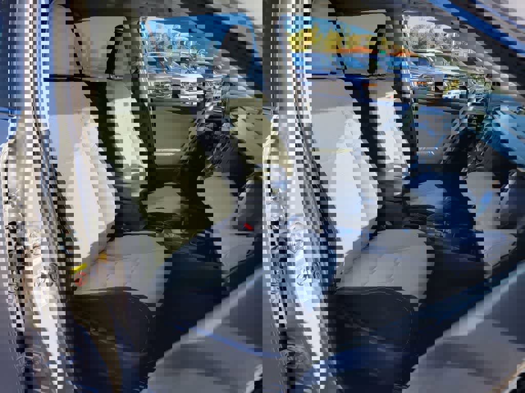 Used 2016 Toyota RAV4 XLE AWD/4WD image 17