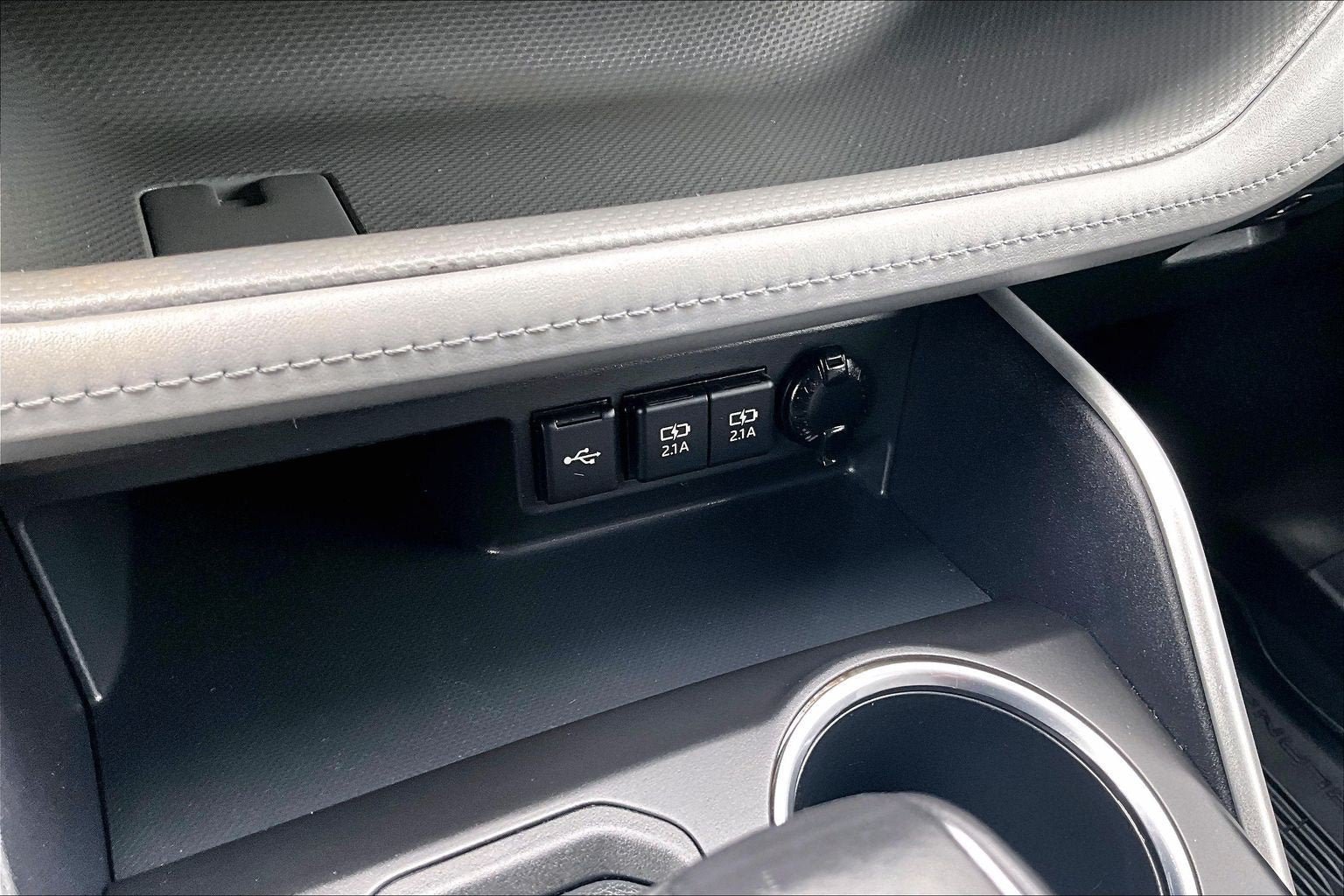 Used 2021 Toyota Highlander LE AWD/4WD image 31