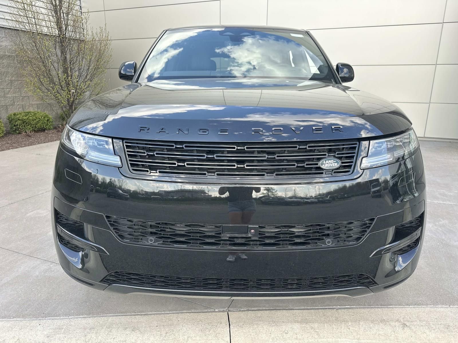 New 2026 Land Rover Range Rover Sport SE AWD/4WD image 2