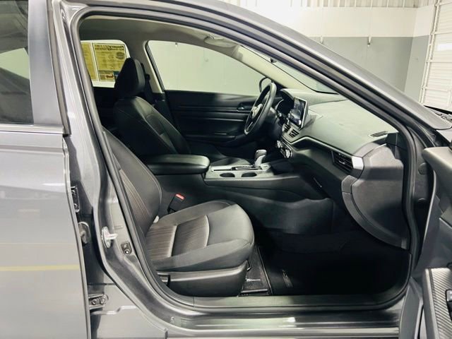 Used 2025 Nissan Altima 2.5 S FWD image 31