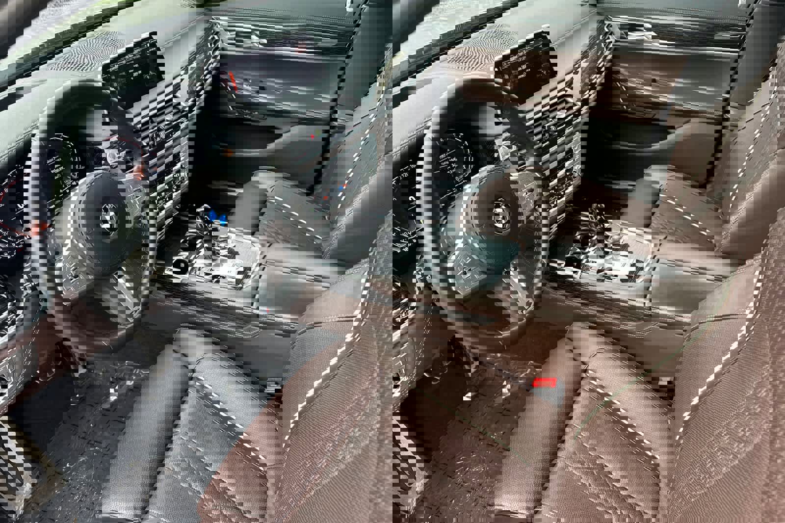 Used 2022 BMW 740i w/ M Sport Package image 11