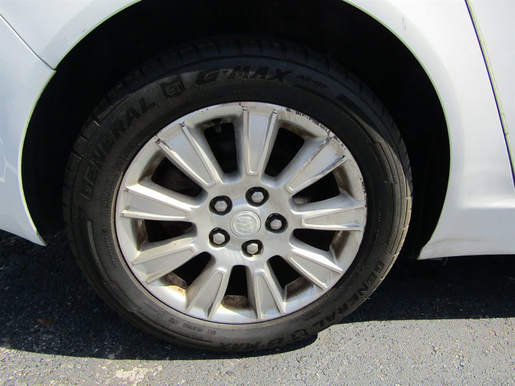 Used 2013 Buick Regal Leather FWD image 11