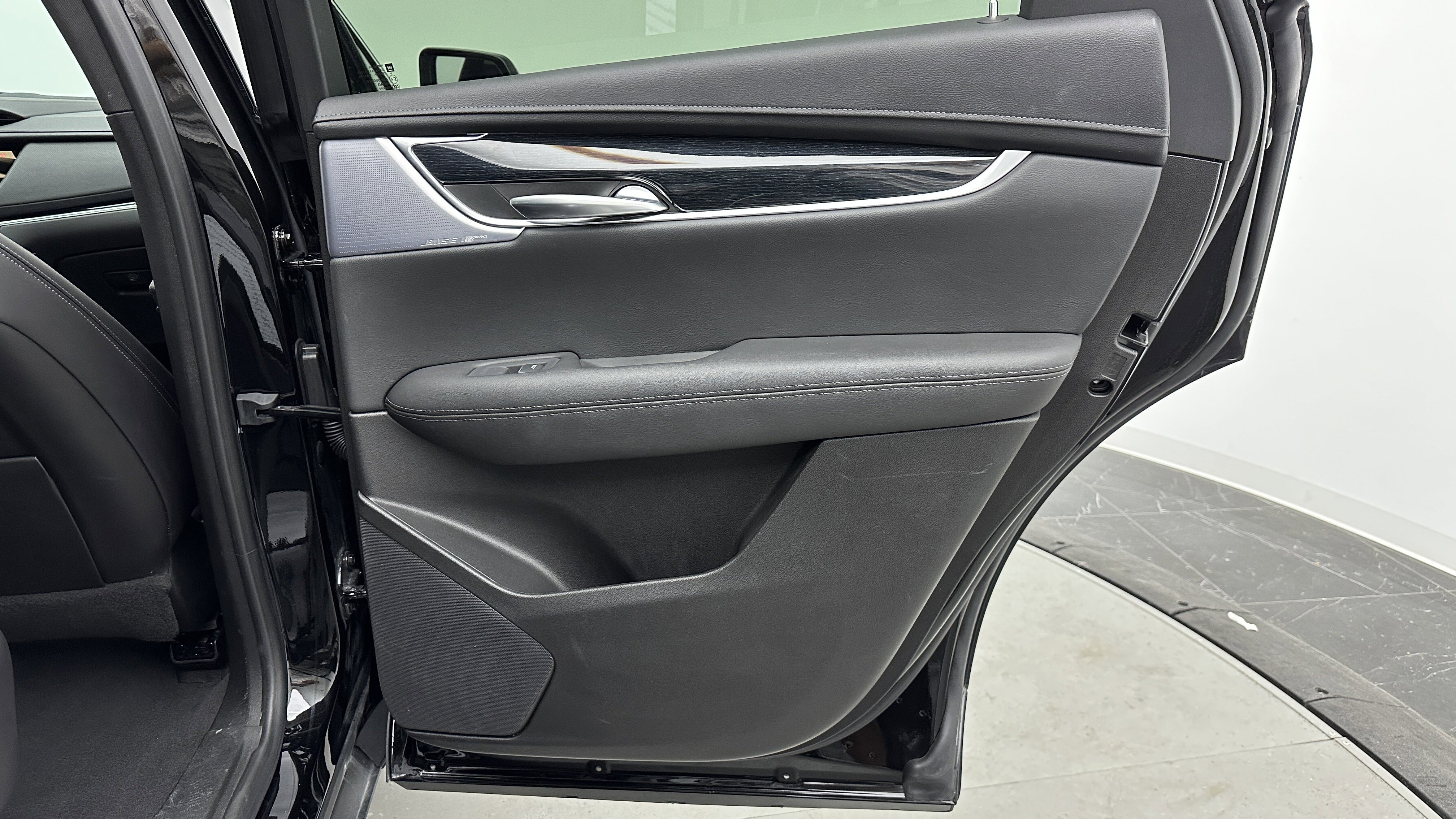 Used 2025 Cadillac XT5 Premium Luxury image 36