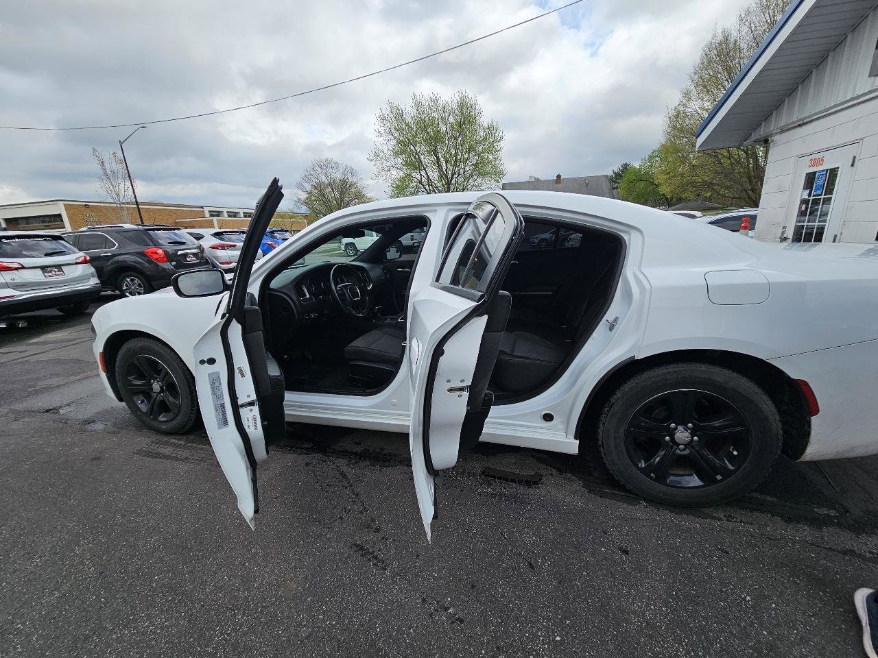 Used 2018 Dodge Charger SXT RWD image 23