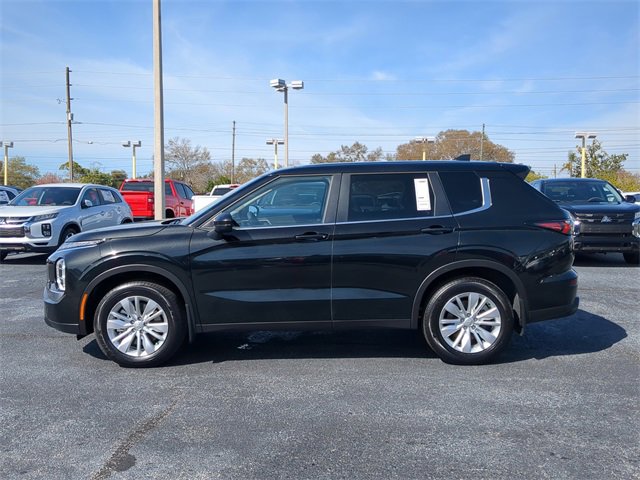 New 2025 Mitsubishi Outlander ES image 9
