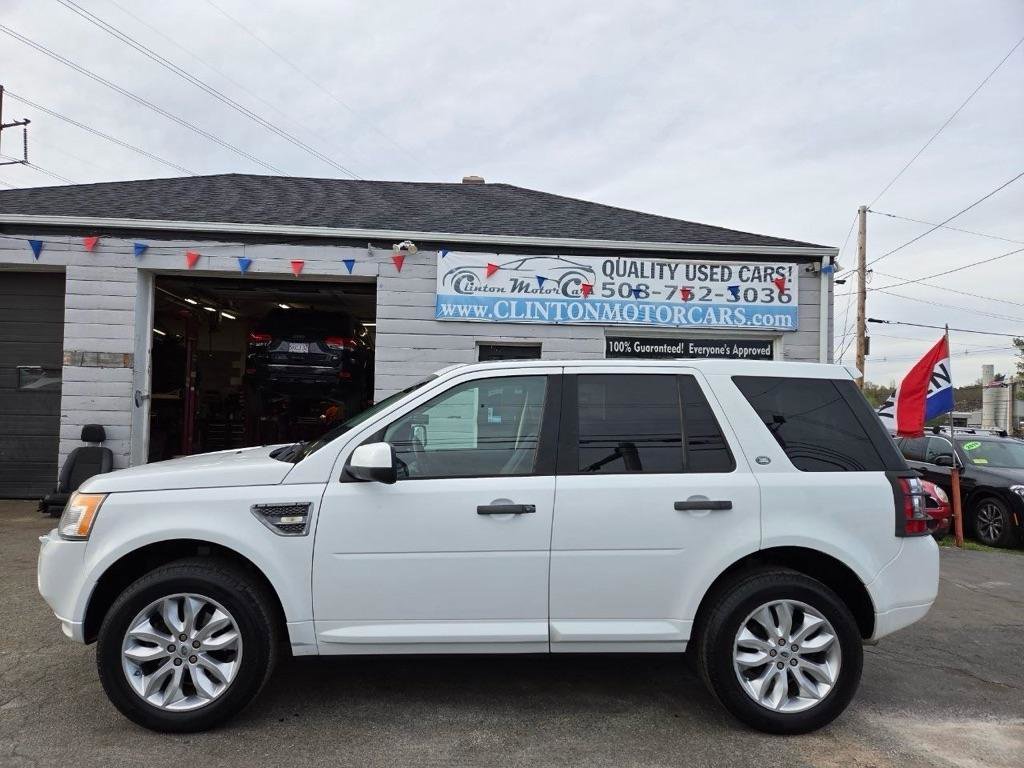 Used 2011 Land Rover LR2 HSE AWD/4WD image 2