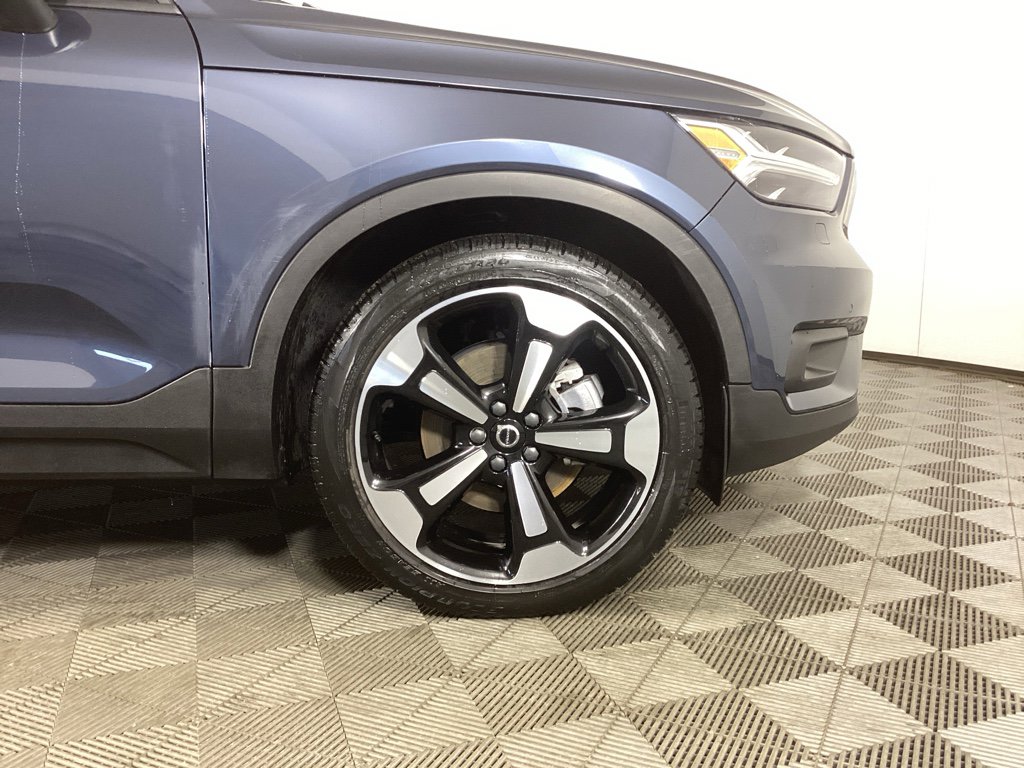 Used 2021 Volvo XC40 T5 Momentum w/ Premium Package image 7