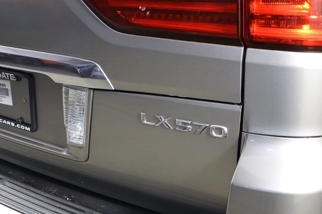 Used 2016 Lexus LX 570 4WD w/ Luxury Package image 47