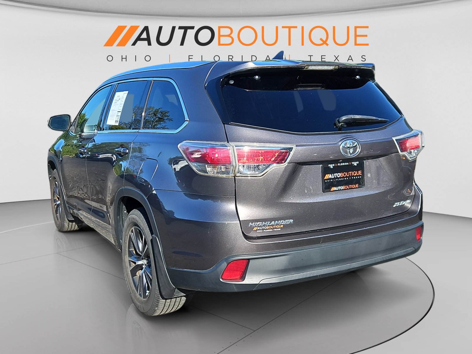 Used 2016 Toyota Highlander XLE AWD/4WD image 3