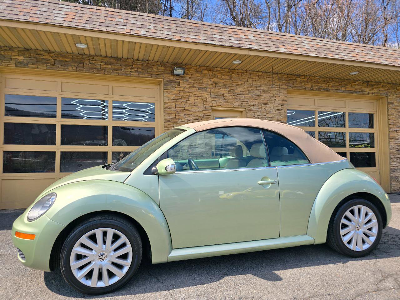 Used 2008 Volkswagen Beetle SE image 54