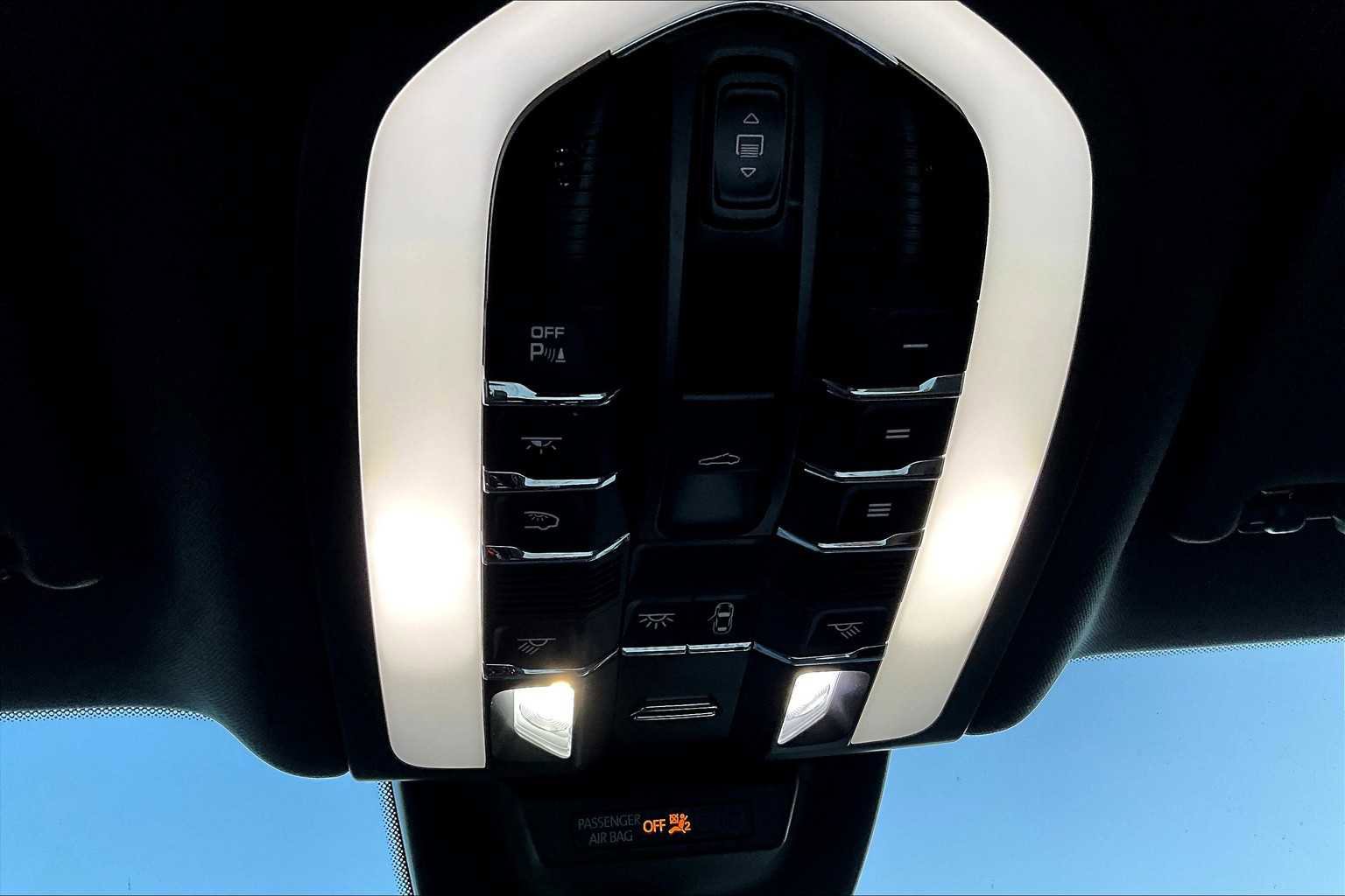 Used 2023 Porsche Macan Turbo AWD/4WD image 53