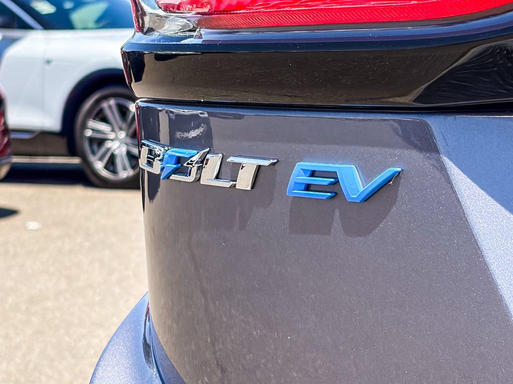 Used 2023 Chevrolet Bolt LT w/ Infotainment Package FWD image 10