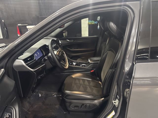 Used 2023 Jeep Grand Cherokee Altitude AWD/4WD image 14
