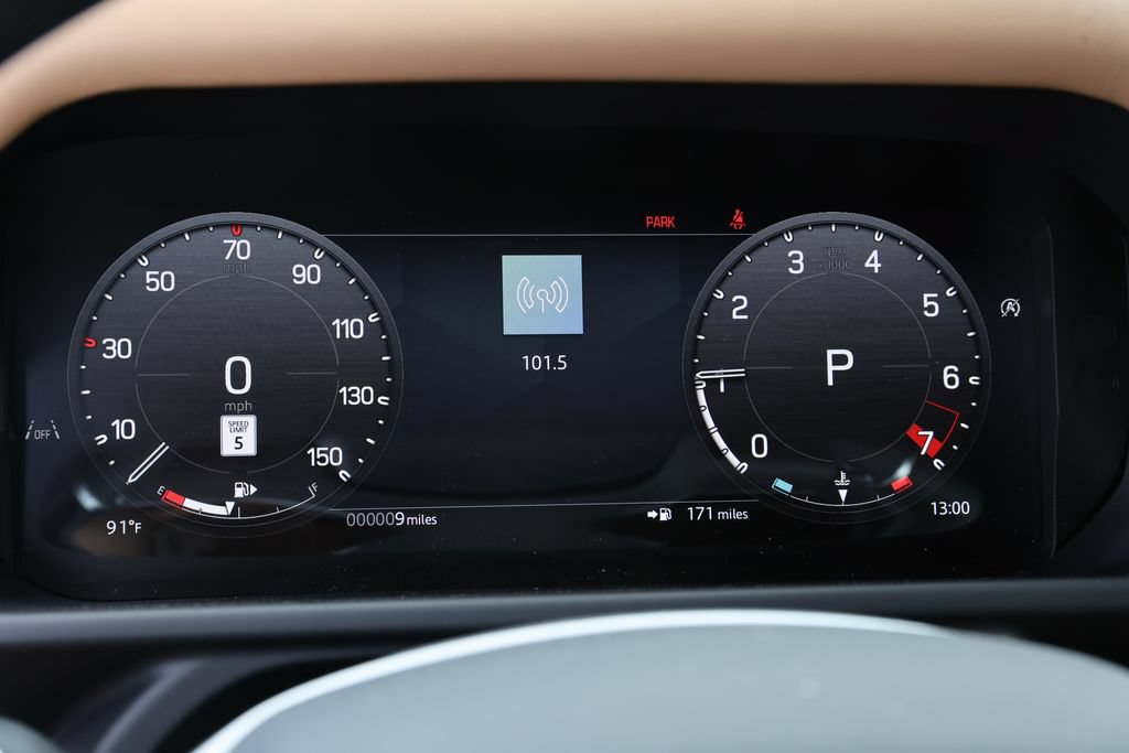 New 2026 Land Rover Defender 130 X-Dynamic SE AWD/4WD image 22