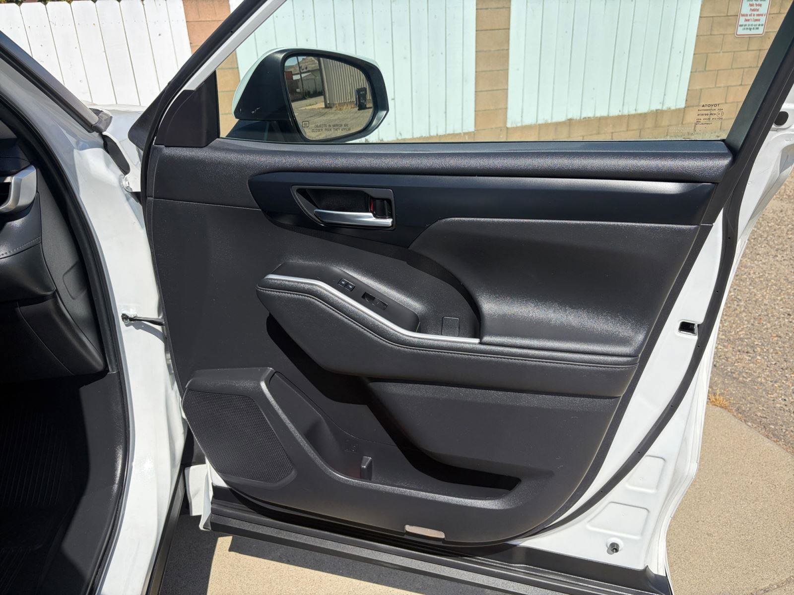 Used 2023 Toyota Highlander XLE image 26