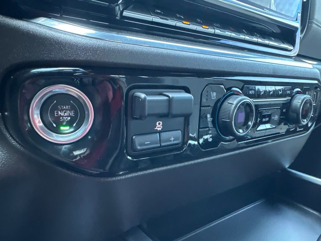 Used 2023 Chevrolet Silverado 1500 LTZ AWD/4WD image 37