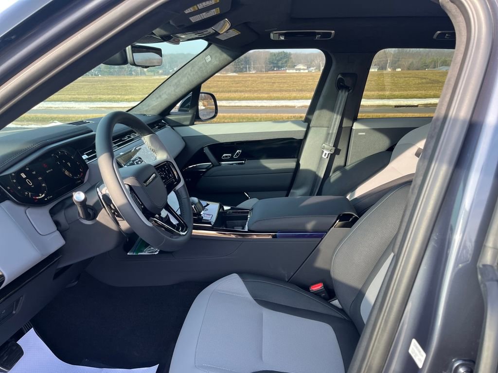 New 2026 Land Rover Range Rover Sport SV image 9