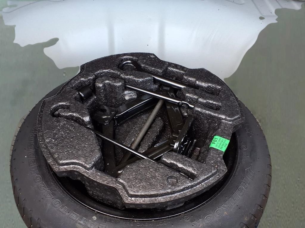 Used 2024 Hyundai Elantra SEL image 31