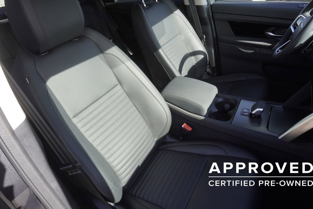 Used 2025 Land Rover Discovery Sport S image 24