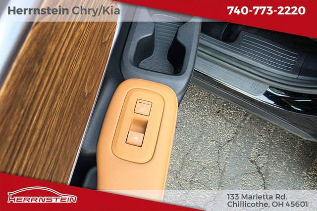 Used 2025 Hyundai Santa Fe Limited image 24