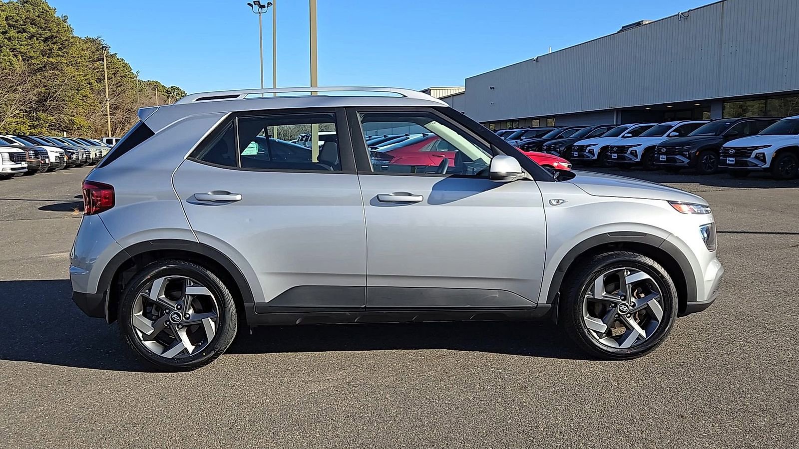 Certified 2022 Hyundai Venue SEL image 9