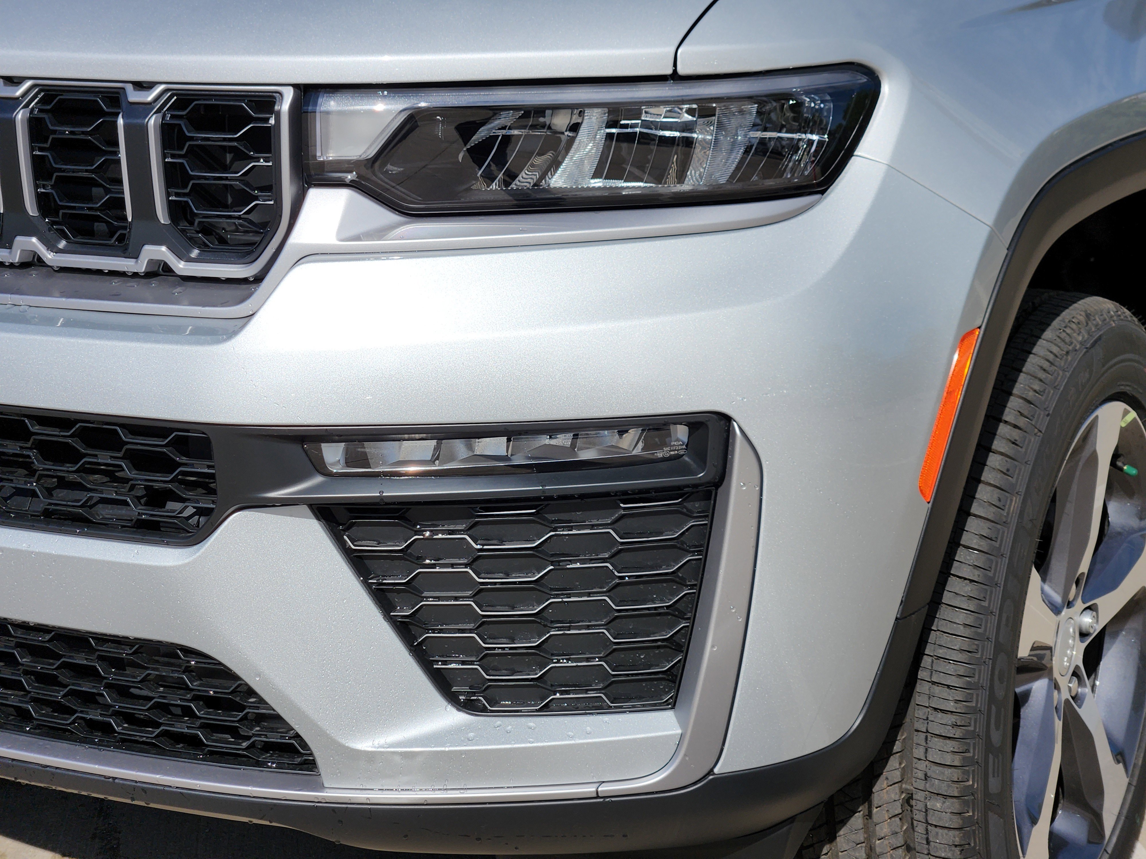 New 2026 Jeep Grand Cherokee Limited AWD/4WD image 6