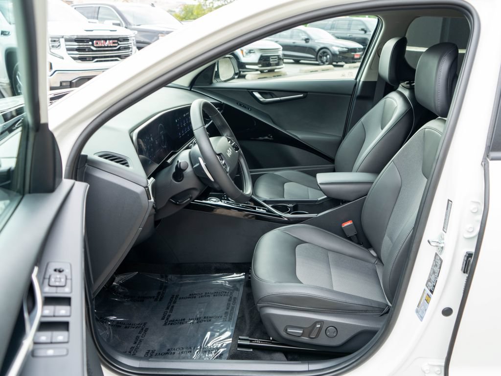 Certified 2024 Kia Niro Wind FWD image 11